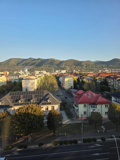 Apartament cu 3 camere decomandat în Preluca Nouă