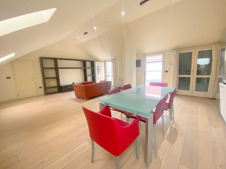 Apartament cu 2 camere semidecomandat, mobilat în Central