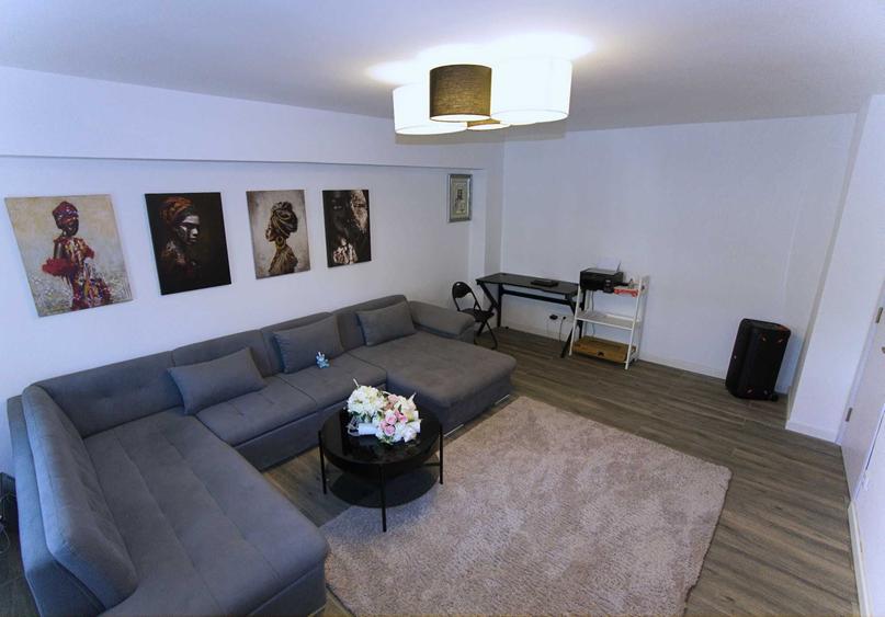 Apartament cu 3 camere decomandat în Central