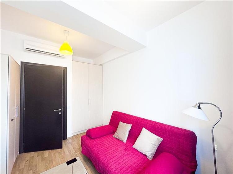 Apartament cu 4 camere semidecomandat, mobilat în Herăstrău