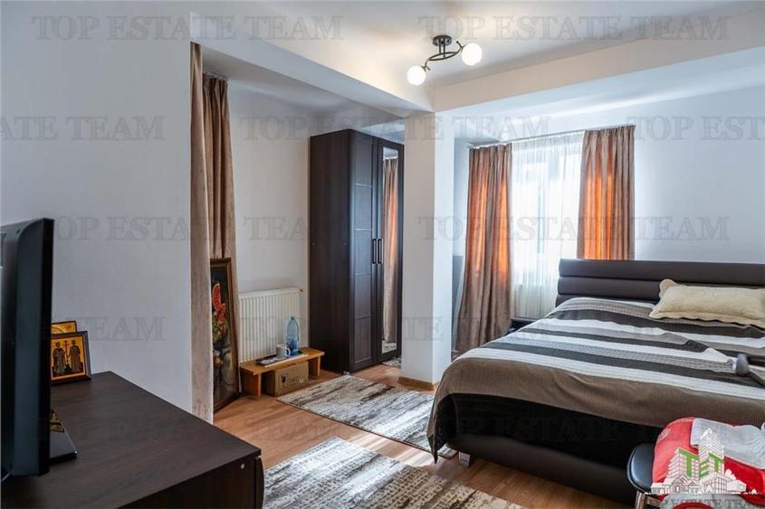 Casă individuală cu 9 camere cu Canalizare în Vatra Luminoasă