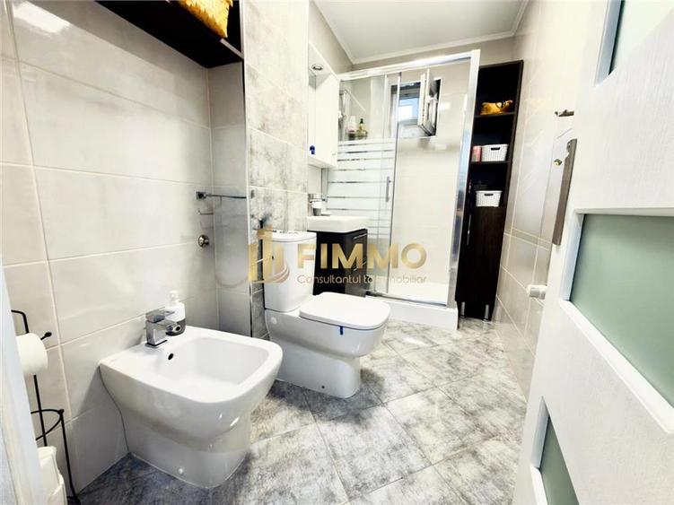 Apartament cu 4 camere semidecomandat în Central