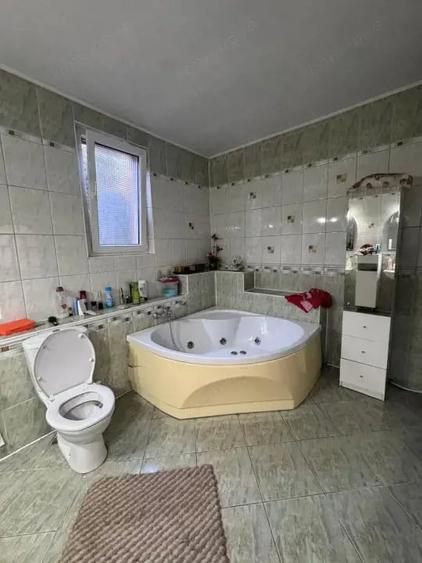Casă cu Teren 2500 Mp în Siret