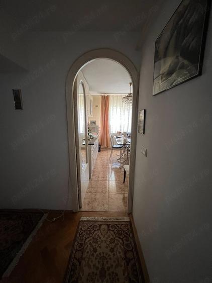 Apartament cu 3 camere decomandat în Buzaului