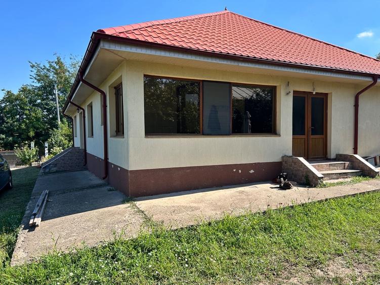 Casă cu 4 camere în Negrea