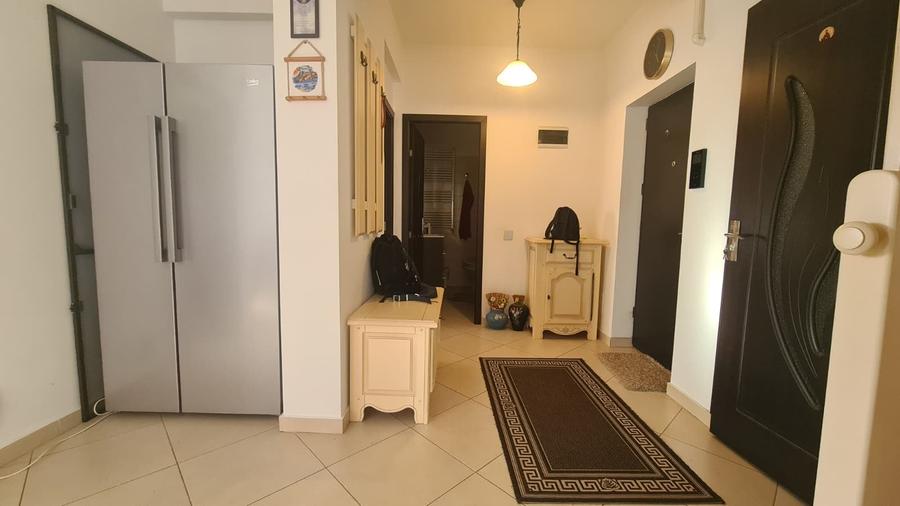 Apartament cu 3 camere decomandat în Sud
