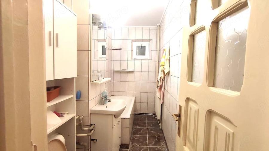 Apartament cu 4 camere decomandat în Micro 21