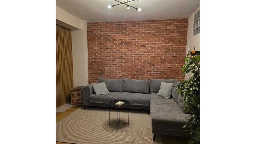 Apartament cu 3 camere decomandat, mobilat în Dămăroaia