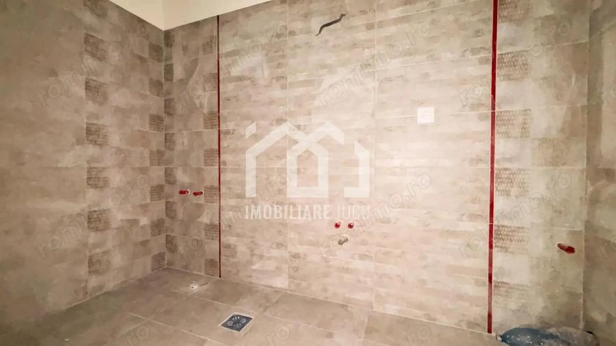 Apartament cu 3 camere semidecomandat în Jucu