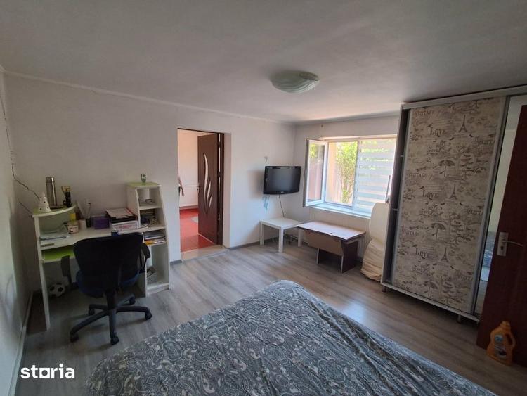 Casă cu 3 camere cu Canalizare în Central
