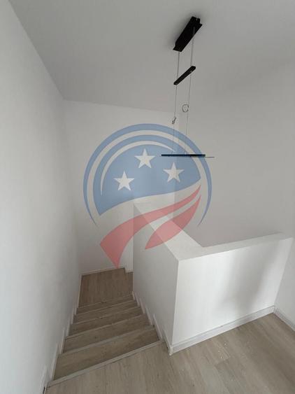 Casă individuală cu 4 camere cu Canalizare în Exterior Est