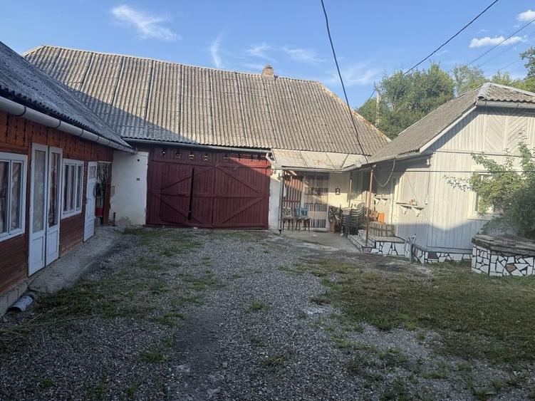 Casă cu 4 camere în Giulești