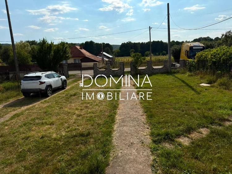 Casă cu Teren 3029 Mp în Săcelu