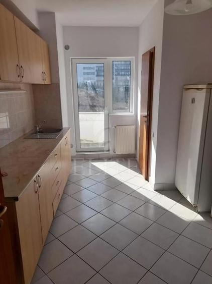 Apartament cu 3 camere decomandat, mobilat în Zorilor