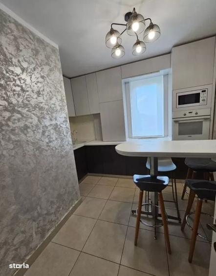Apartament cu 3 camere decomandat în Est