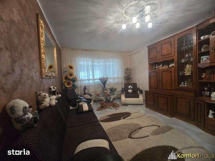 Apartament cu 3 camere decomandat în Mioriței