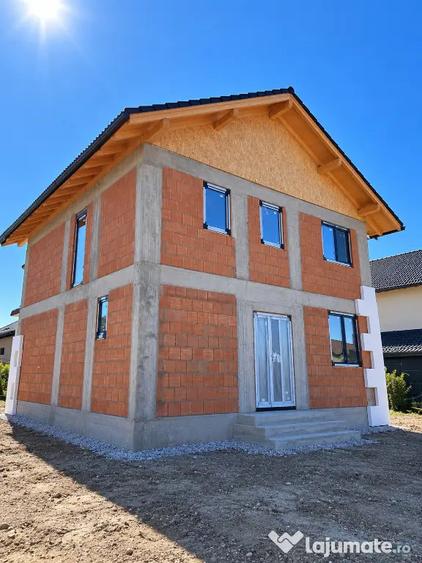 Casă cu 4 camere cu Teren 450 Mp în Tărlungeni