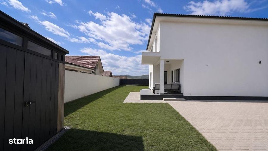 Casă cu 4 camere decomandat în Turnișor