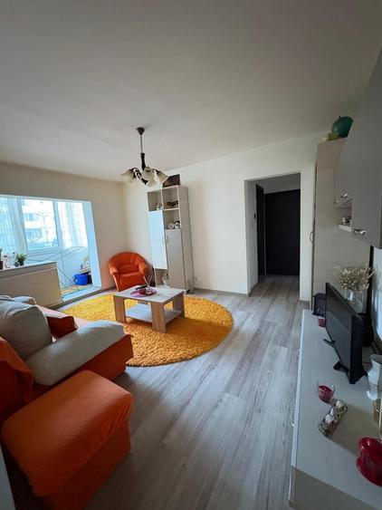 Apartament cu 3 camere semidecomandat în Micălaca