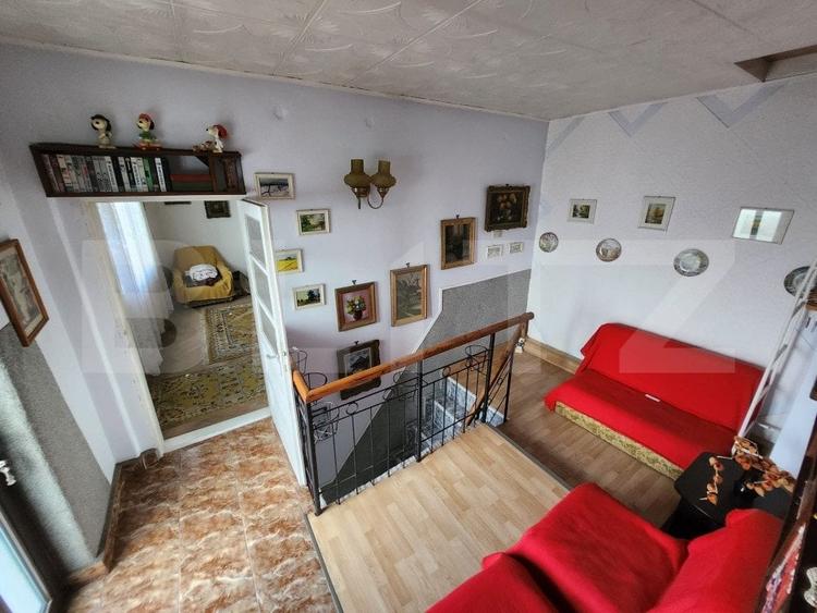 Casă individuală cu 6 camere cu Canalizare în Est