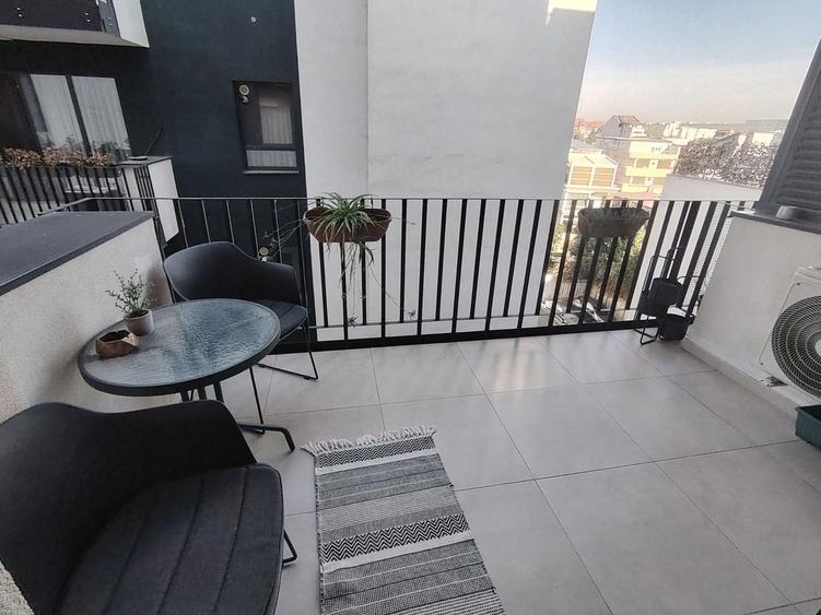 Apartament cu 3 camere decomandat, mobilat în Decebal