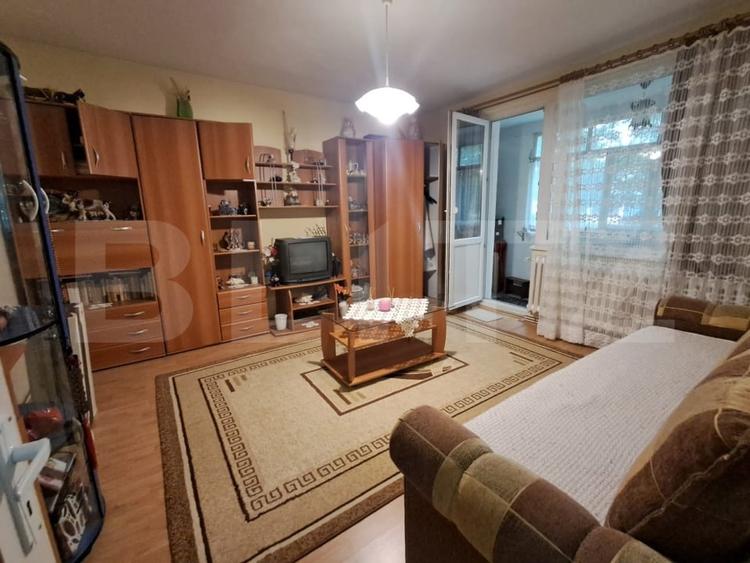 Apartament cu 3 camere decomandat, mobilat în Dacia