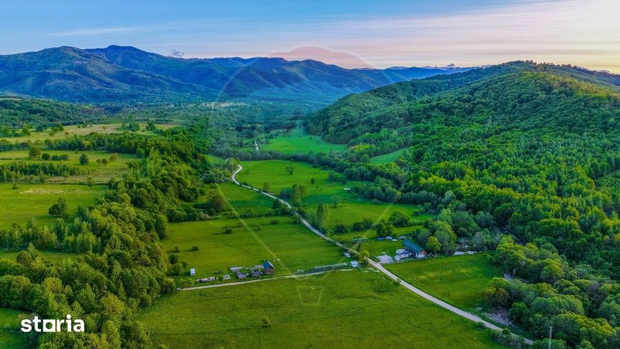 Teren de 3352 mp, în Șinca