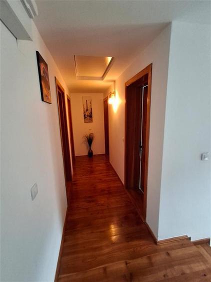 Casă cu 5 camere cu Teren 700 Mp în Timișu de Jos