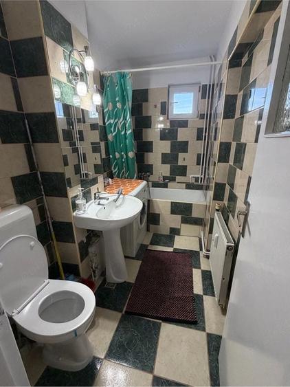 Apartament cu 3 camere semidecomandat, mobilat în Pajura