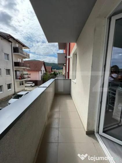 Apartament cu 3 camere semidecomandat în Florești