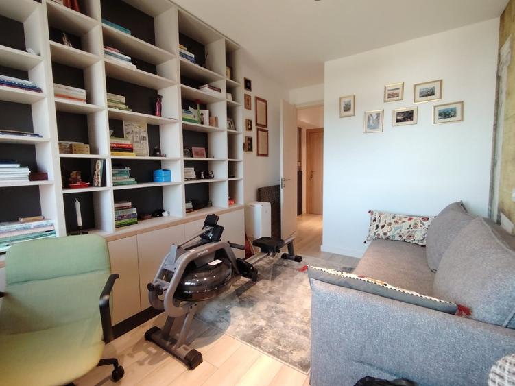 Apartament cu 5 camere decomandat, mobilat în P-ta Presei Libere