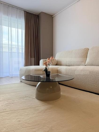 Apartament cu 2 camere semidecomandat, mobilat în Florești