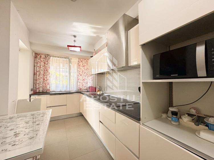Apartament cu 3 camere semidecomandat, mobilat în Elisabetin