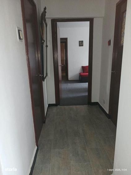 Apartament cu 3 camere semidecomandat în Drumul Taberei