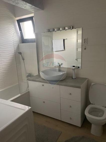 Apartament cu 2 camere decomandat în Păcii