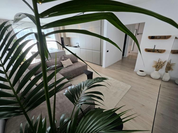 Apartament cu 3 camere decomandat, mobilat în Central