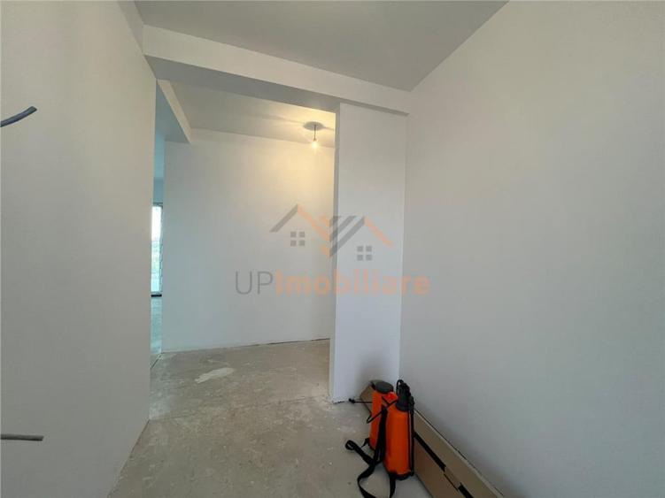 Casă cu 4 camere cu Teren 471 Mp în Cihei