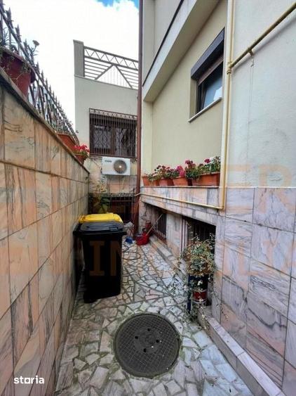Casă cu 8 camere cu Teren 150 Mp în 13 Septembrie