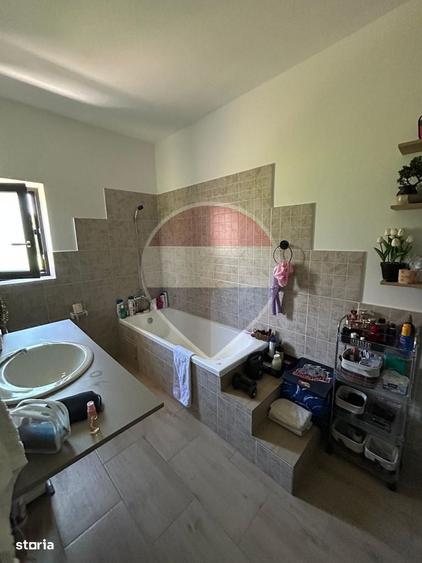 Casă cu 4 camere în Cumpărătura