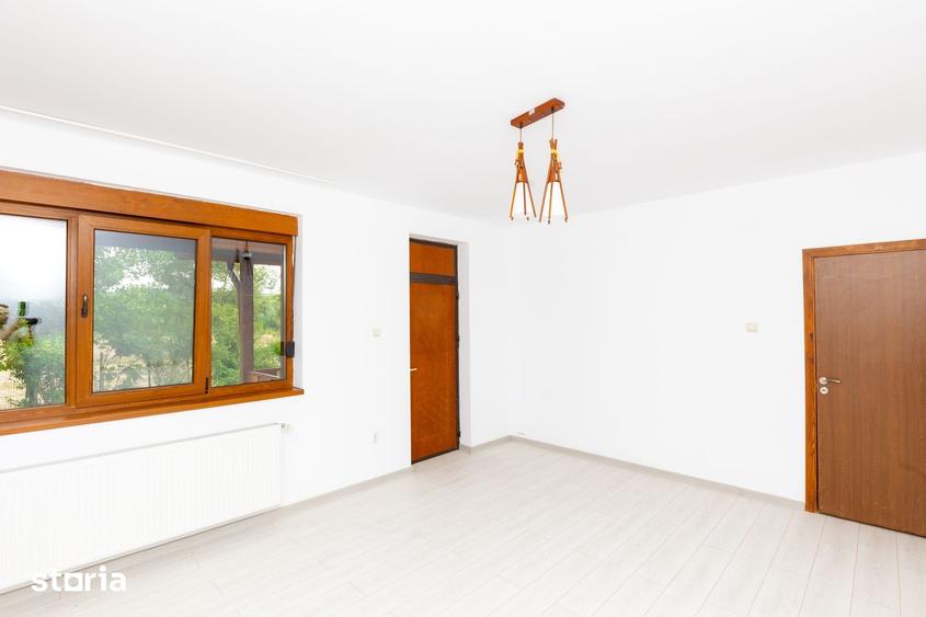 Casă cu 5 camere cu Teren 1029 Mp în Bezdead