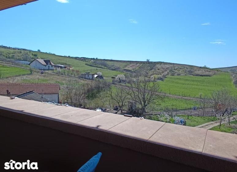 Casă cu 5 camere cu Teren 6381 Mp în Bârnova