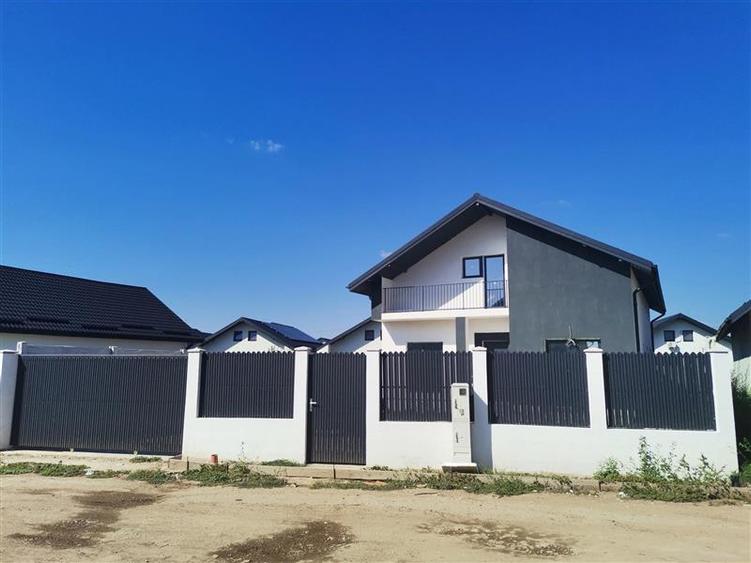 Casă individuală cu 3 camere cu Teren 320 Mp în Central