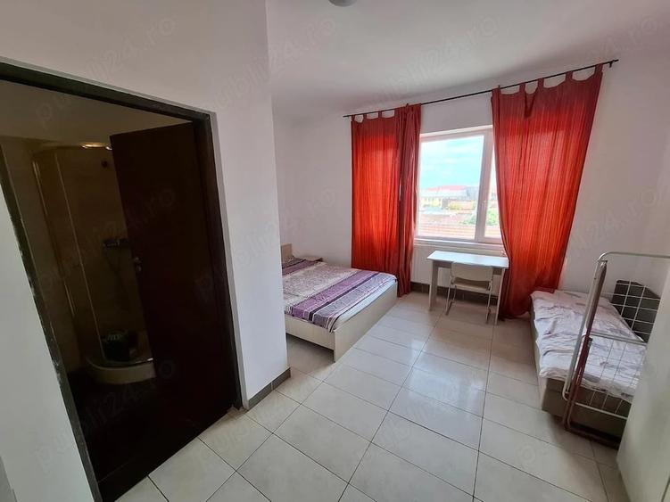 Apartament cu 6 camere decomandat în Central