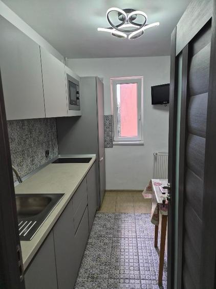 Apartament cu 2 camere semidecomandat, mobilat în Titan