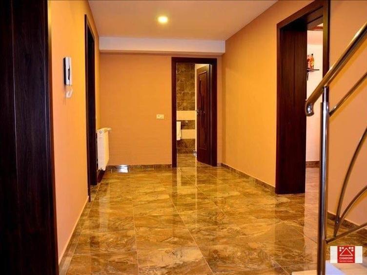 Casă individuală cu 7 camere cu Garaj în Șagu