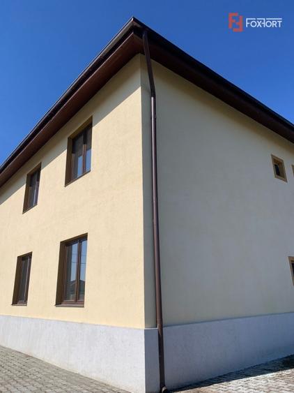 Duplex cu 3 camere cu Canalizare în Moșnița Veche
