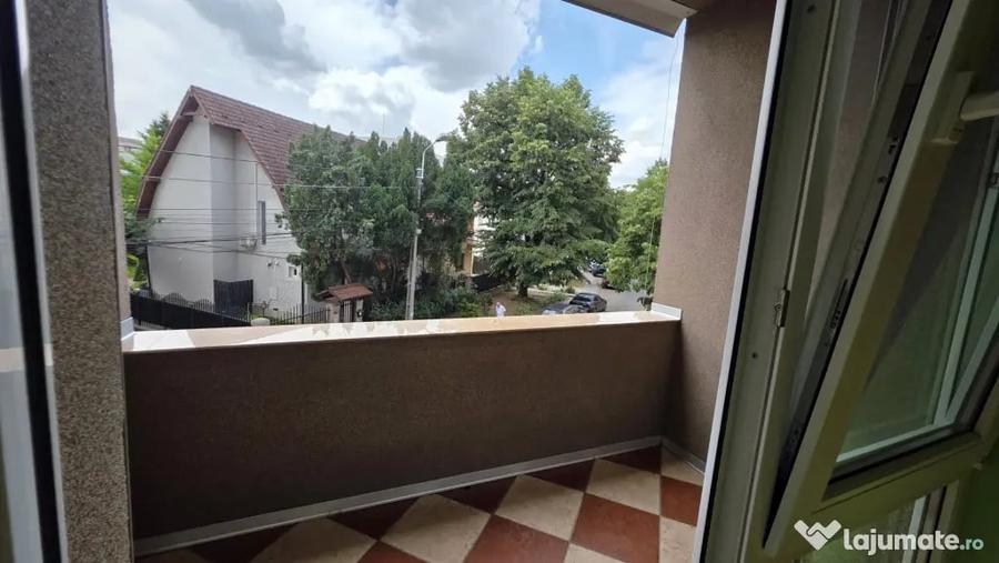 Apartament cu 4 camere decomandat în Complex Studențesc