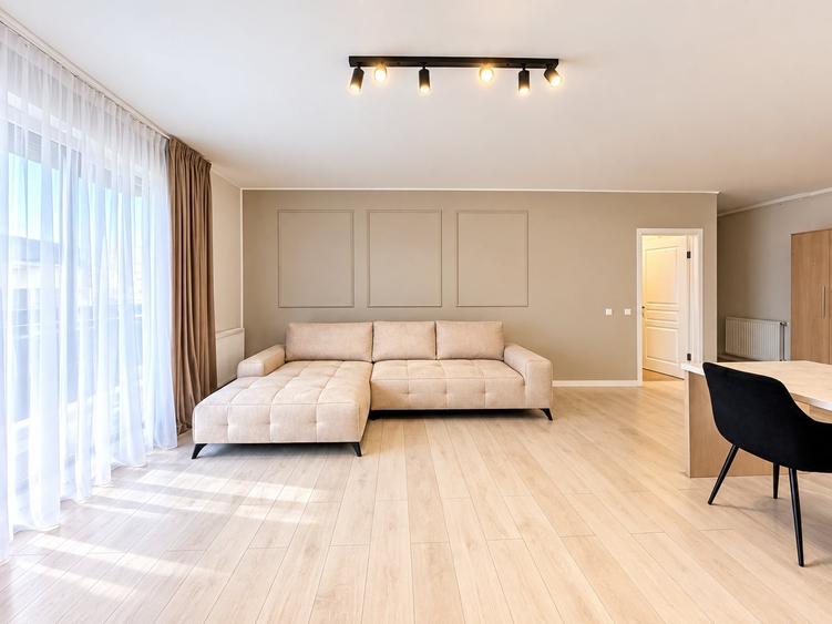 Apartament cu 3 camere semidecomandat, mobilat în Zorilor