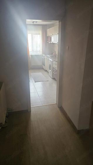 Apartament cu 3 camere decomandat în 1 Decembrie