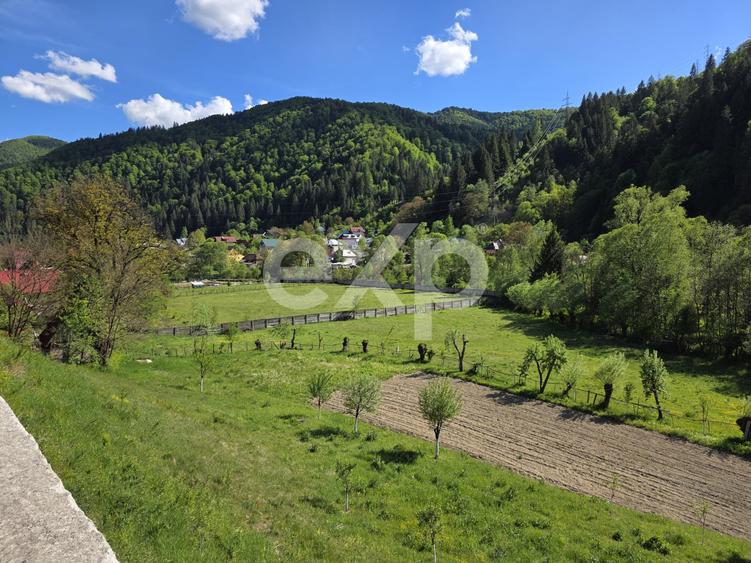 Casă individuală cu 9 camere cu Canalizare în Voineasa